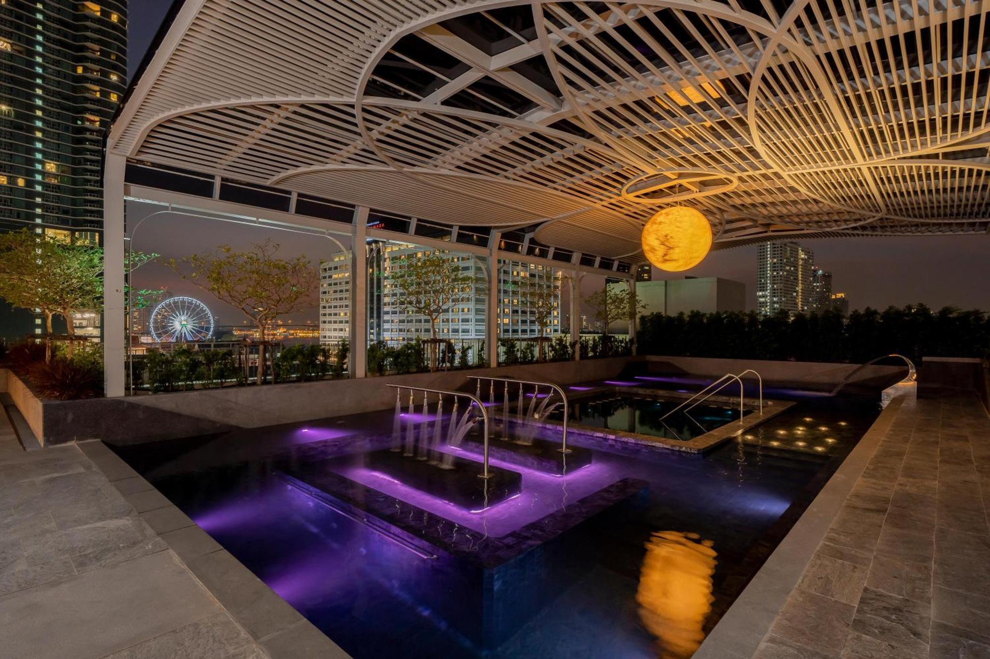 The Salil Hotel Riverside Bangkok Exterior photo The rooftop pool at the hotel