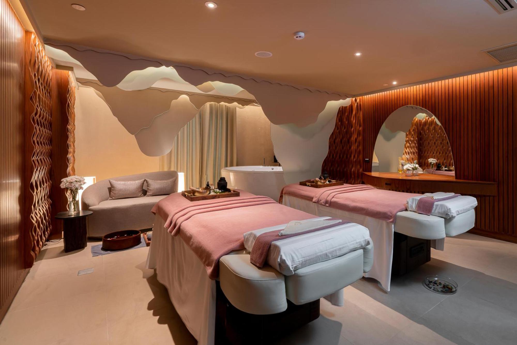 The Salil Hotel Riverside Bangkok Exterior photo The spa at The Oberoi, Mumbai