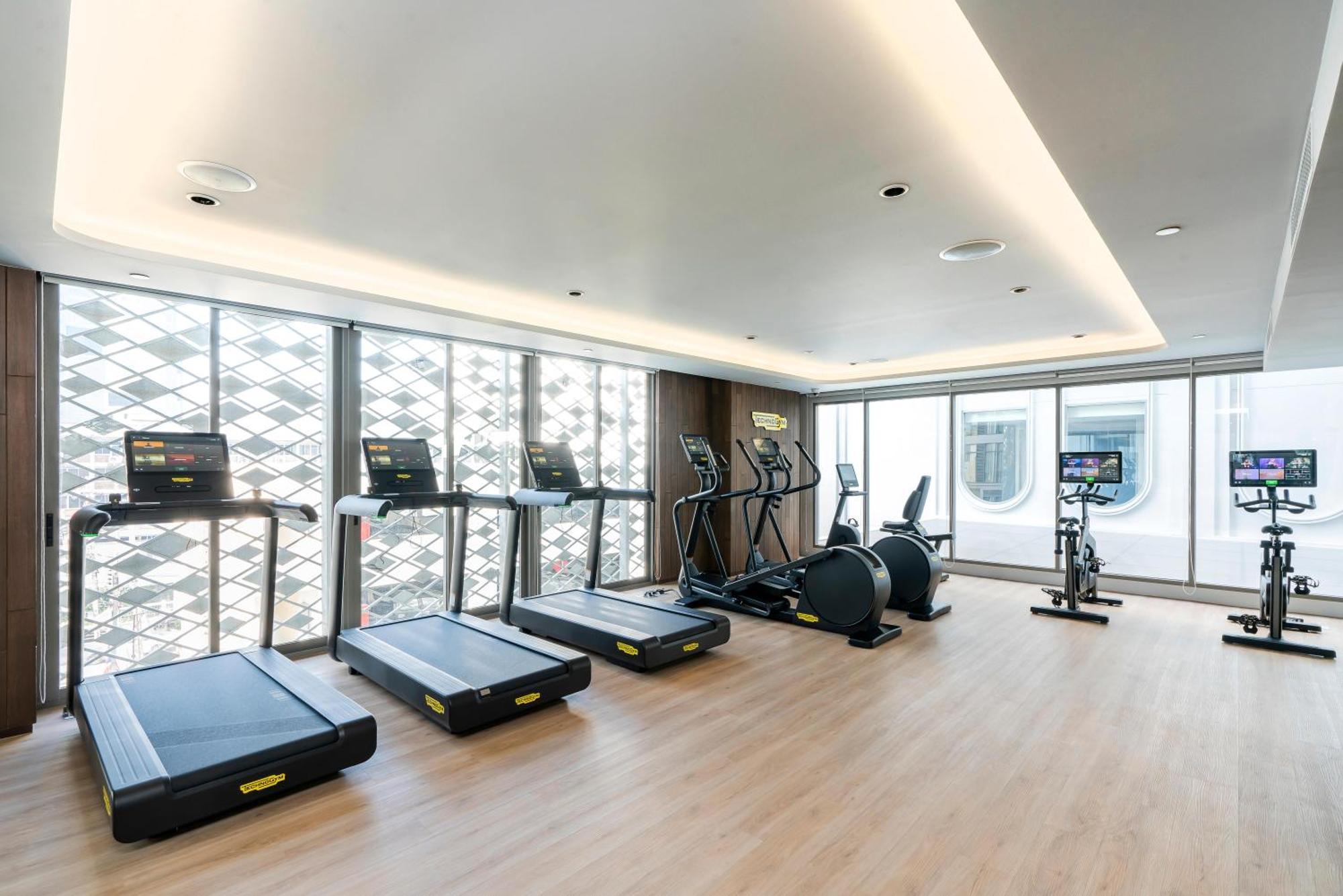 The Salil Hotel Riverside Bangkok Exterior photo The gym at the hotel