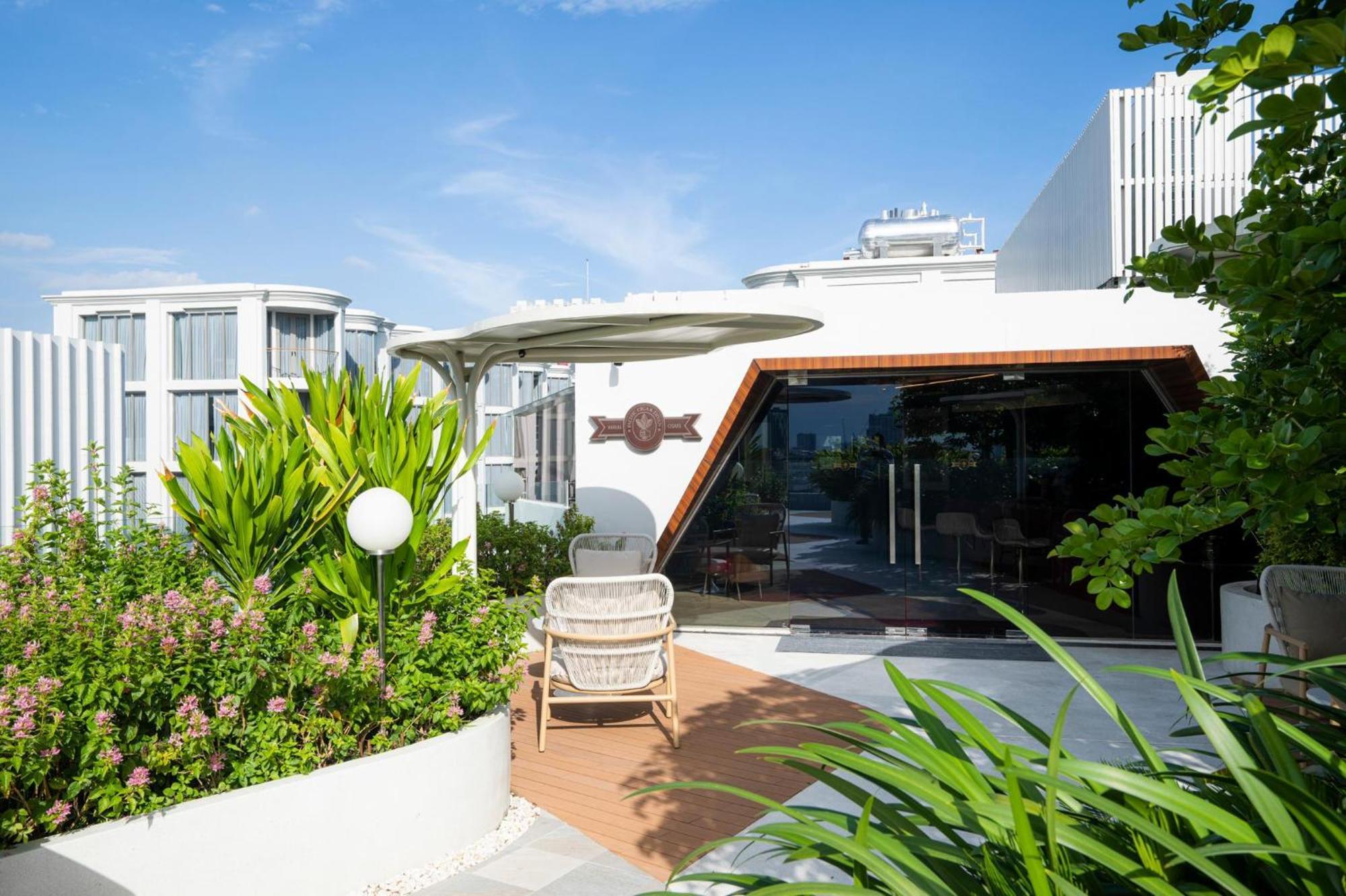 The Salil Hotel Riverside Bangkok Exterior photo The Deck
