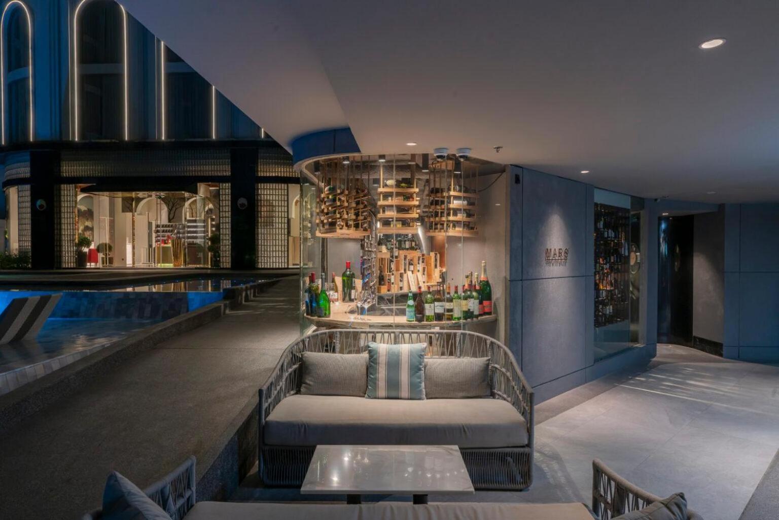 The Salil Hotel Riverside Bangkok Exterior photo The bar at the 101 bar
