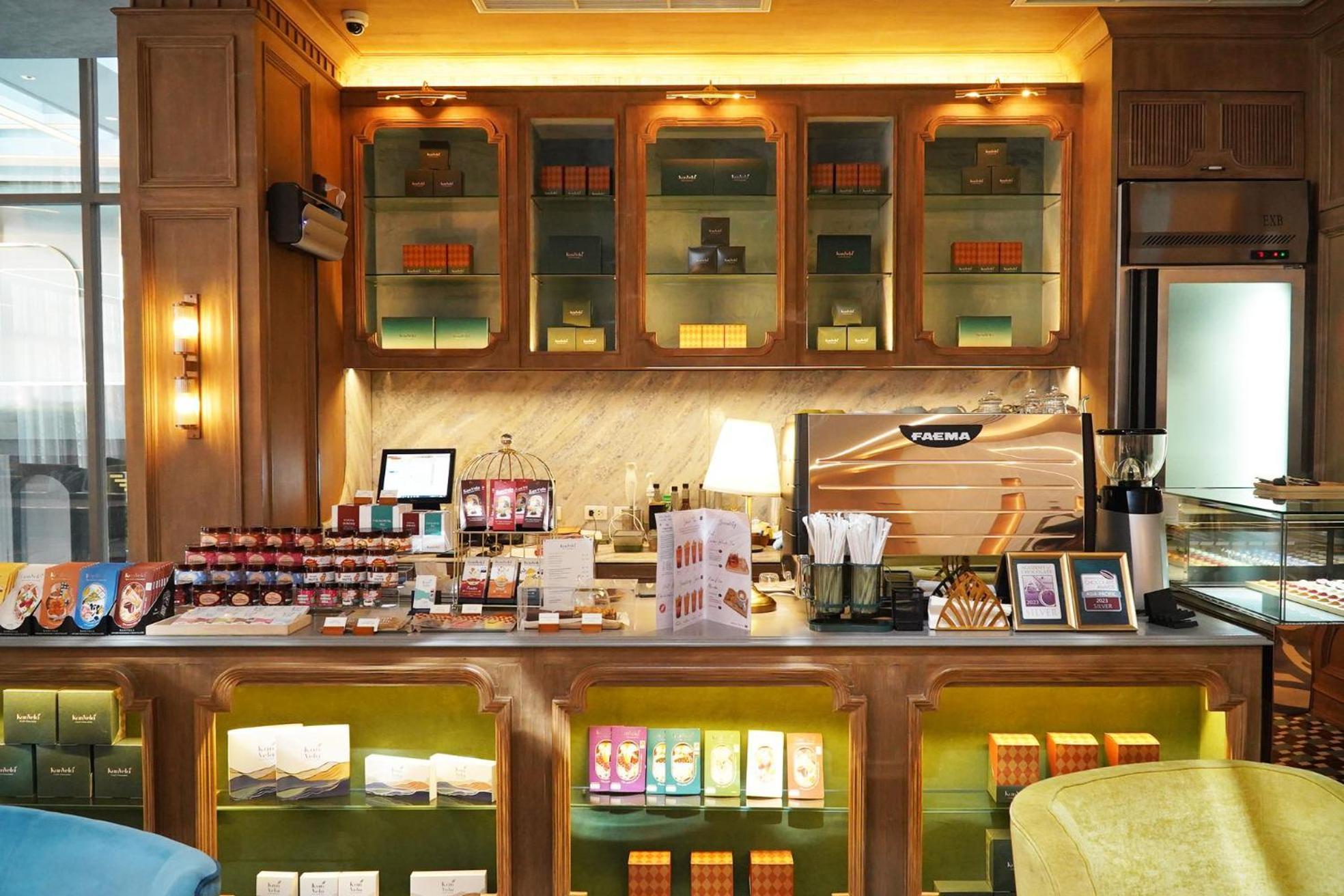 The Salil Hotel Riverside Bangkok Exterior photo A tea bar in Hong Kong