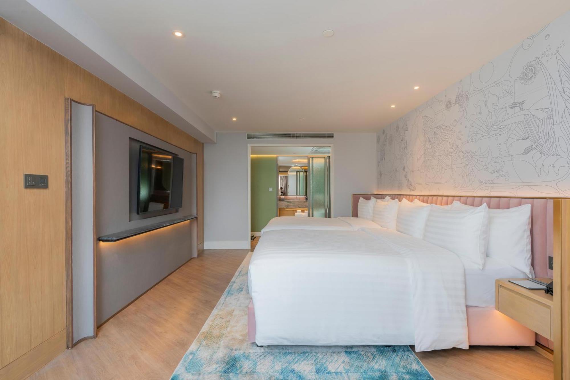The Salil Hotel Riverside Bangkok Exterior photo Deluxe Suite