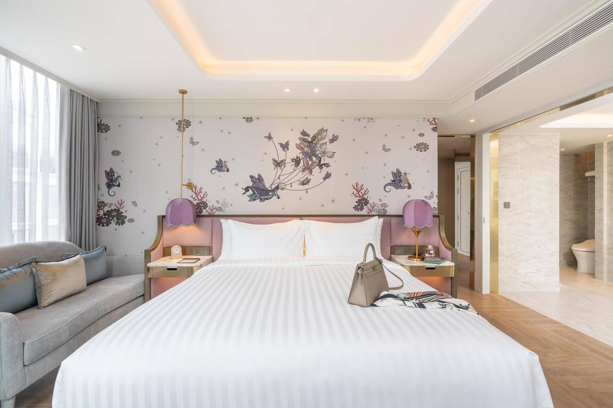 The Salil Hotel Riverside Bangkok Exterior photo Deluxe Suite
