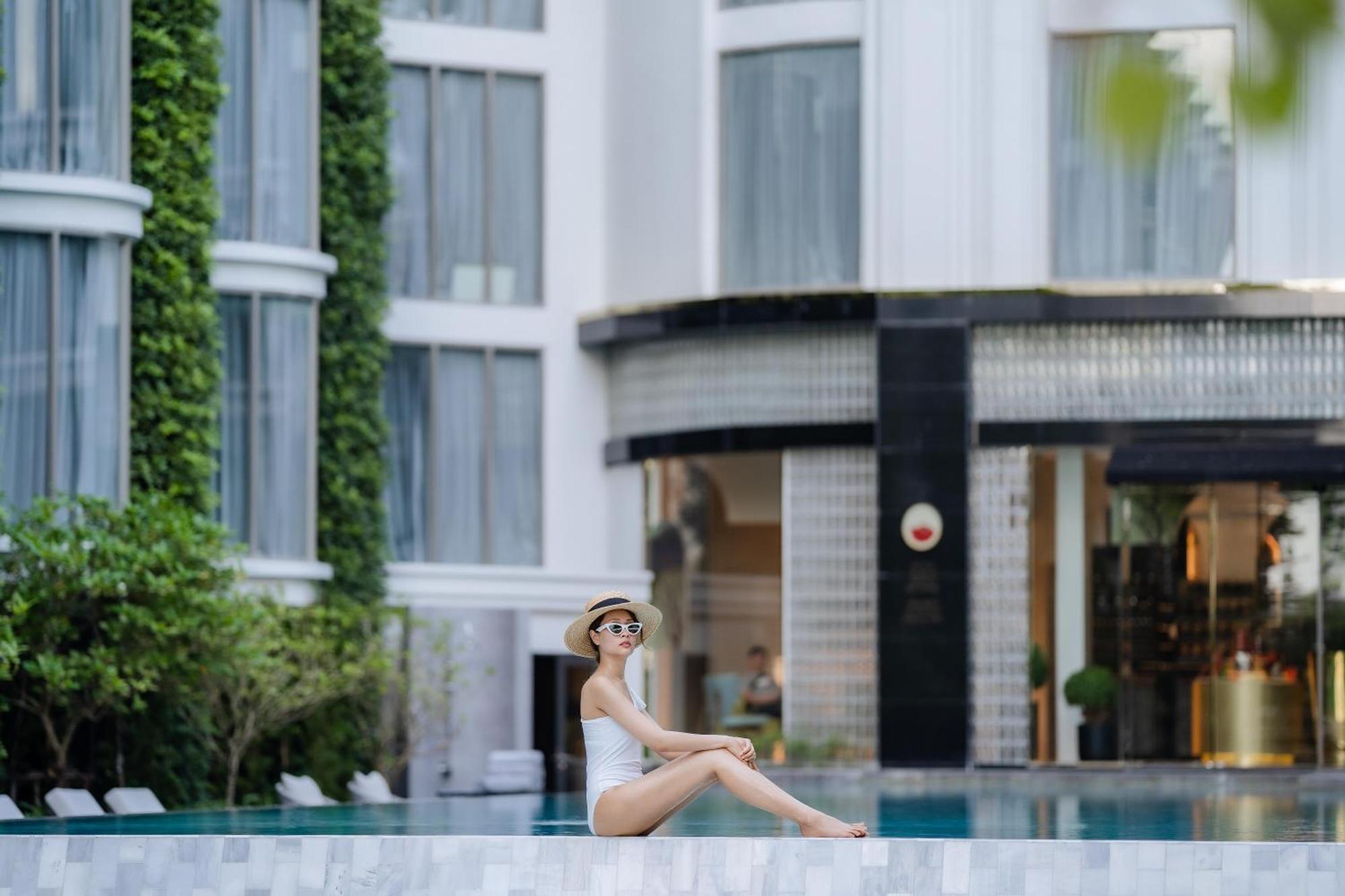 The Salil Hotel Riverside Bangkok Exterior photo The hotel's pool